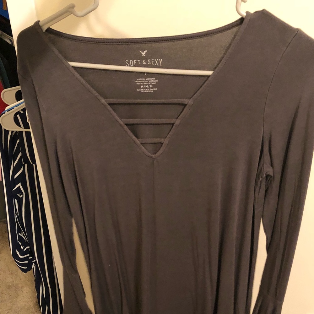 V neck long sleeve shirt